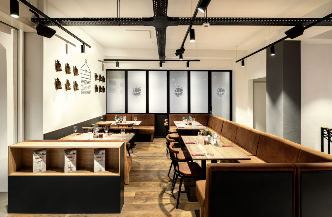 stoertebeker-braugasthaus-greifswald-restaurant-formwaende_innenarchitektur_gastronomie_interior_design_sitzreihe