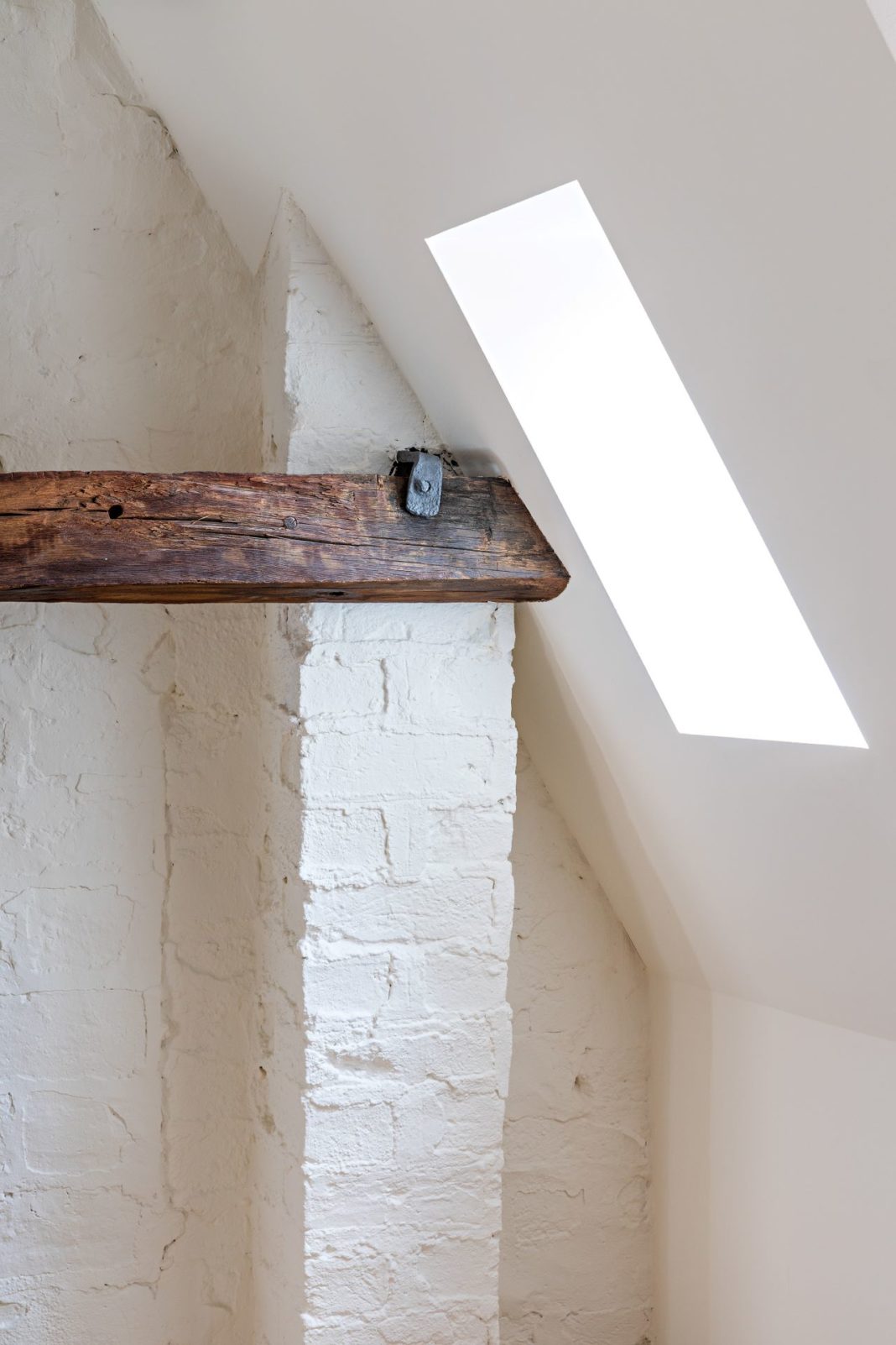 cafe im glockengof dachbalken details holz interior design formwaende lüneburg