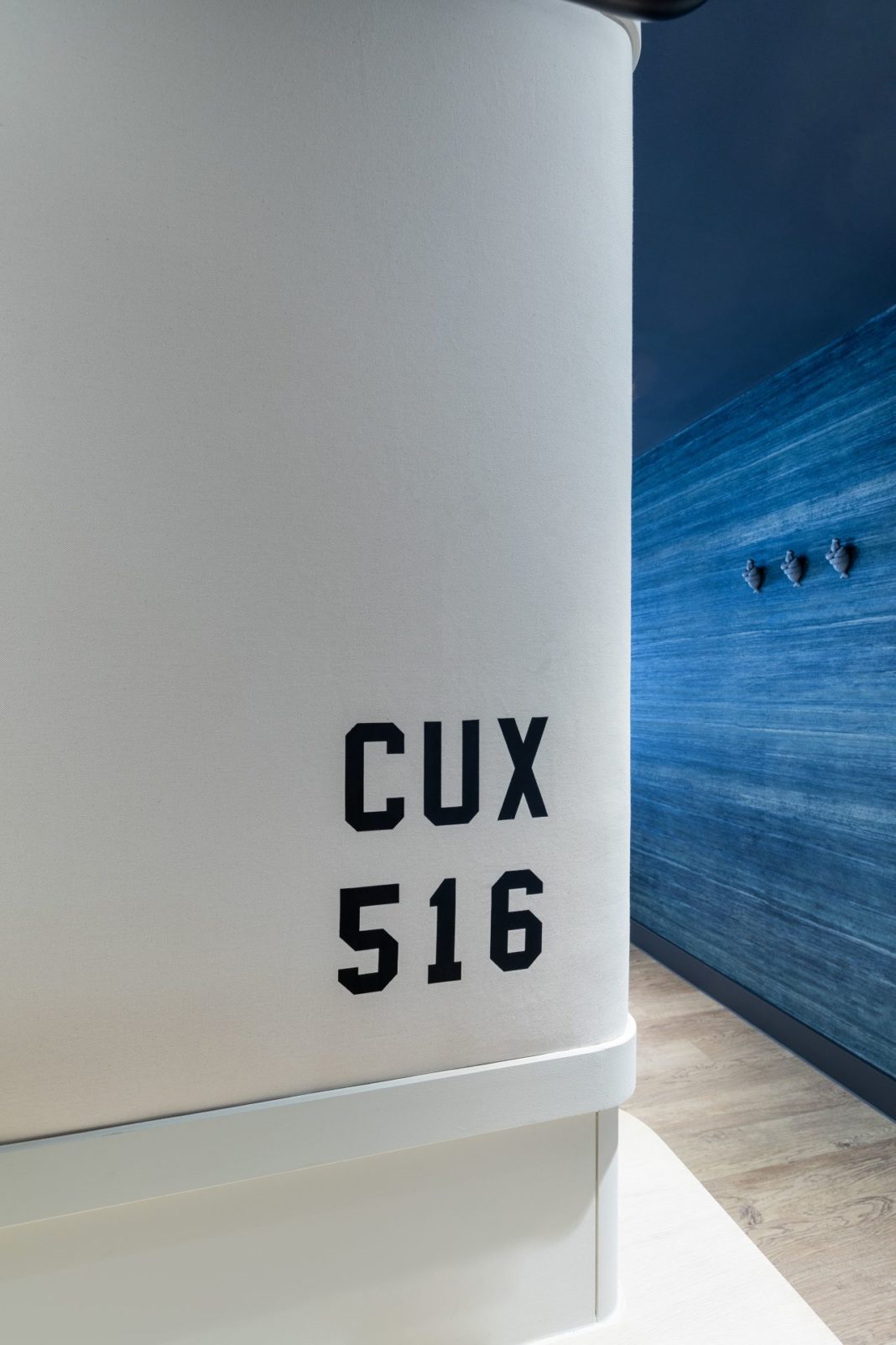 cux print wanddetail im donners hotel suite cuxhaven inneneinrichtung formwaende