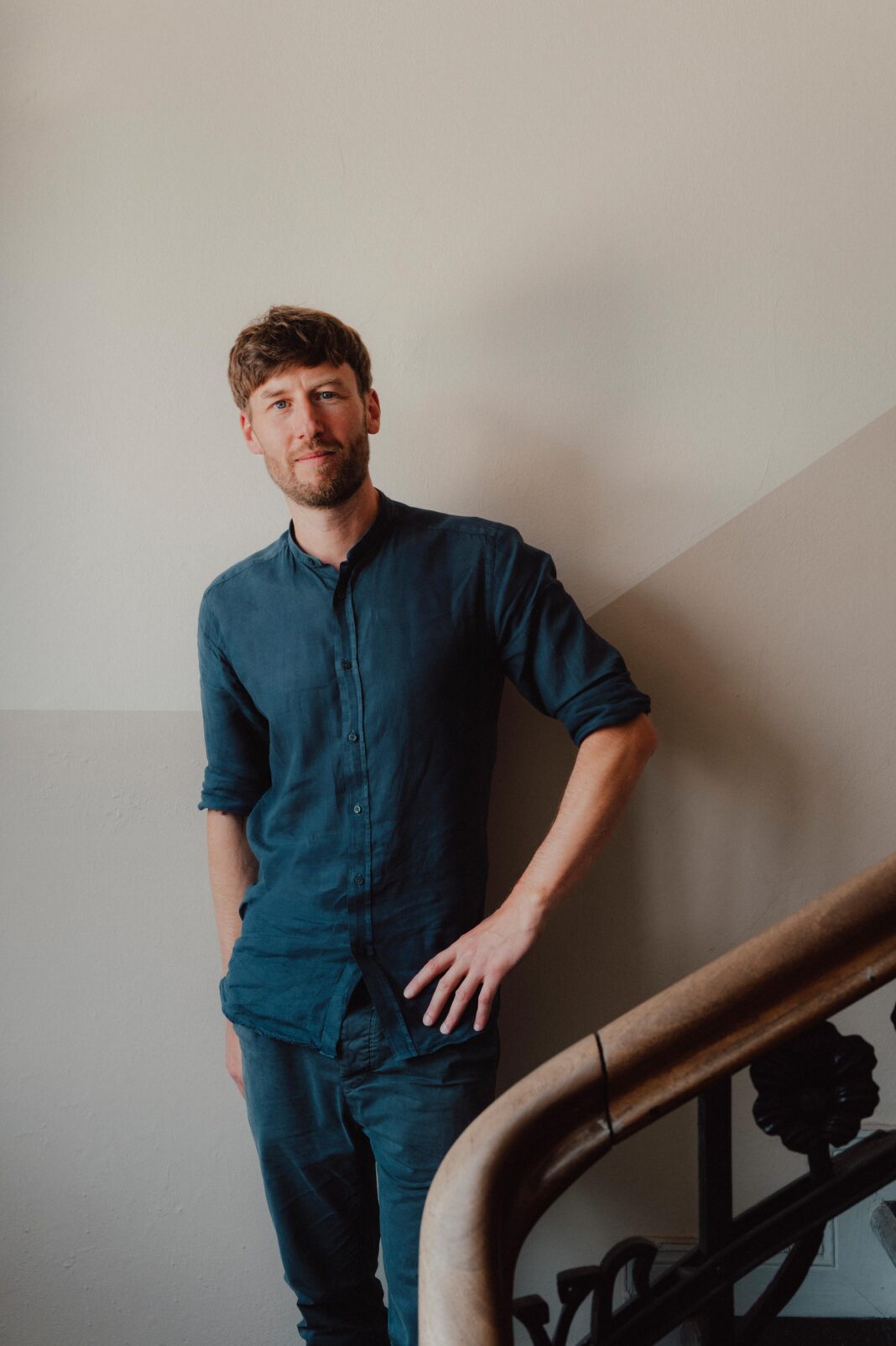 formwaende teammitglied marco smith im büro innenarchitekten lüneburg