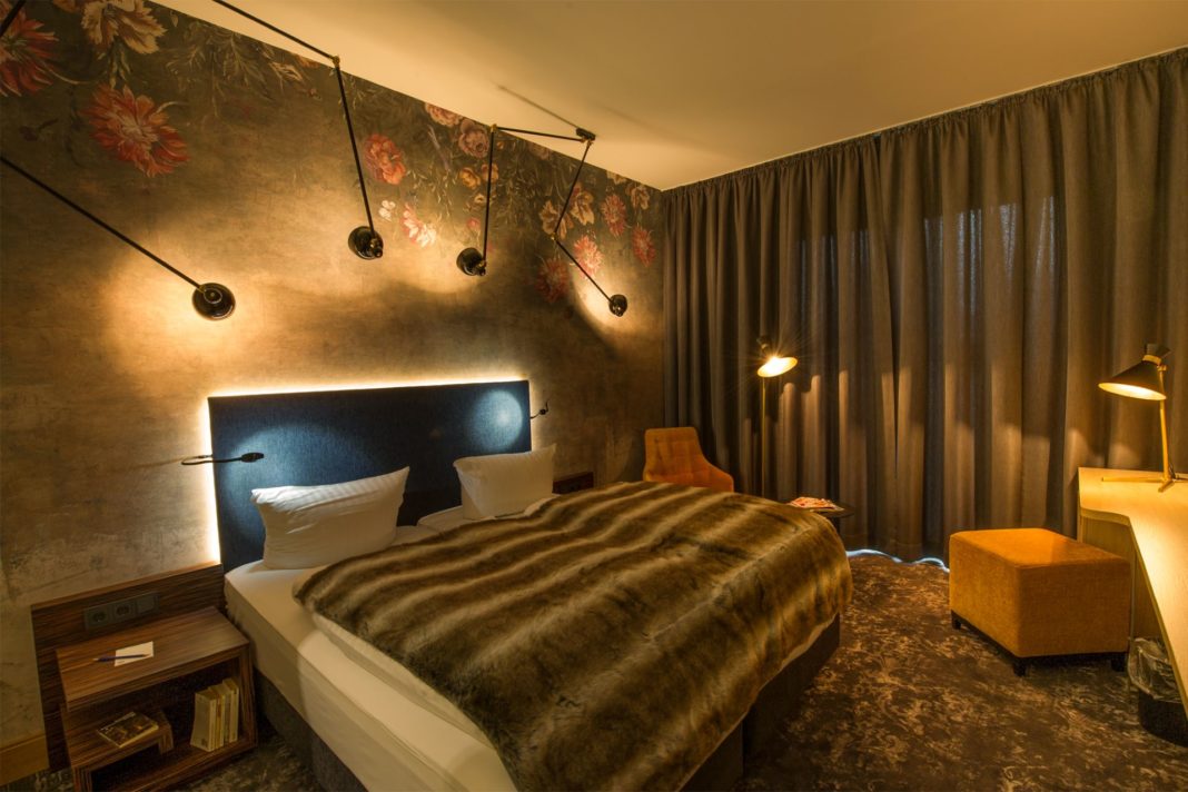 Hotelzimmer ausstattung Lippischer Hof hotel interior design formwaende
