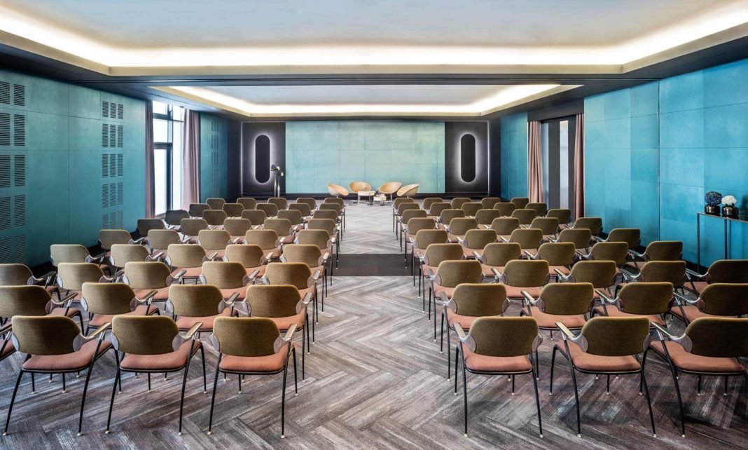bestuhlung seminarraum le meridien münchen hotel innenausstattung design projekt formwaende
